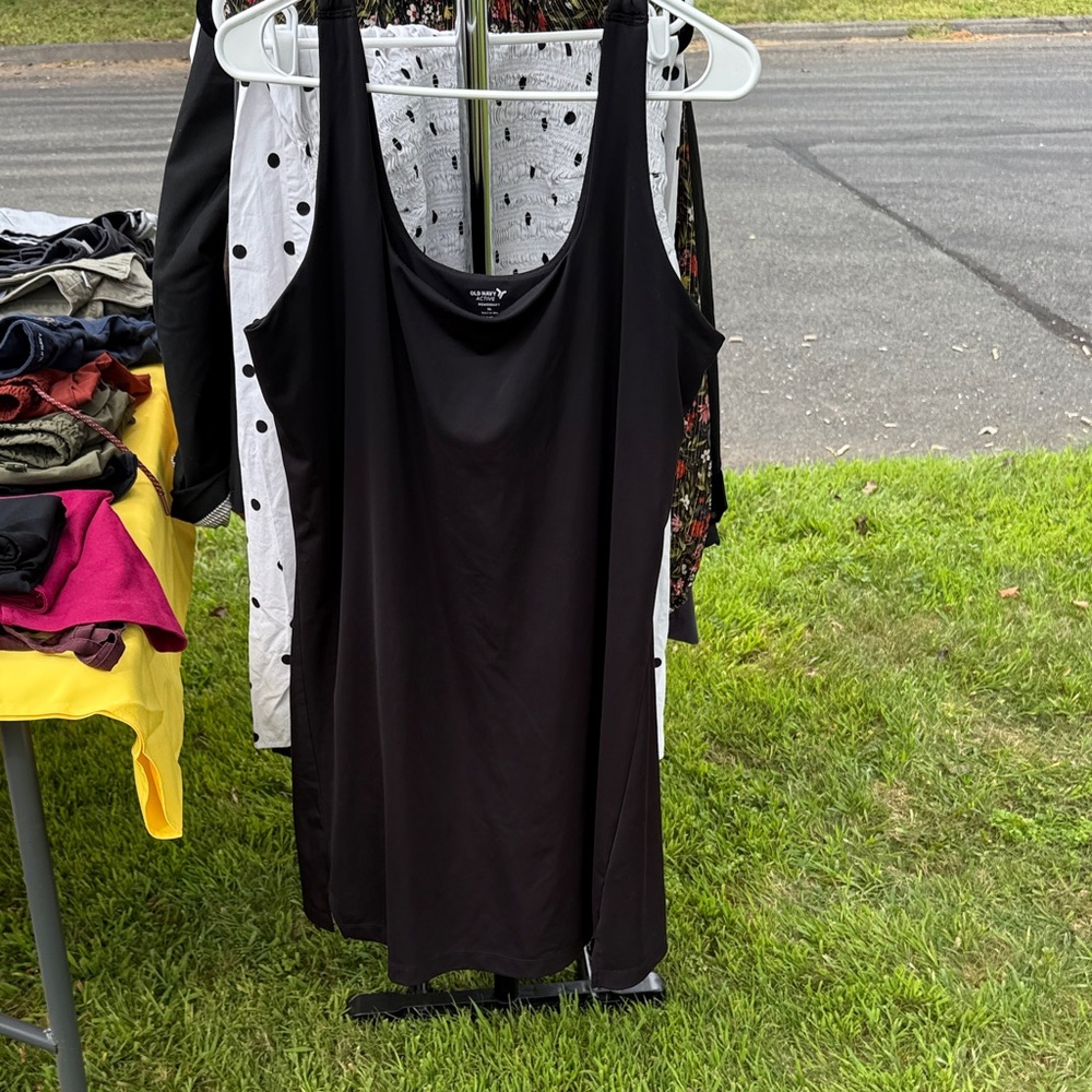 Old Navy Active Powersoft Top in Black